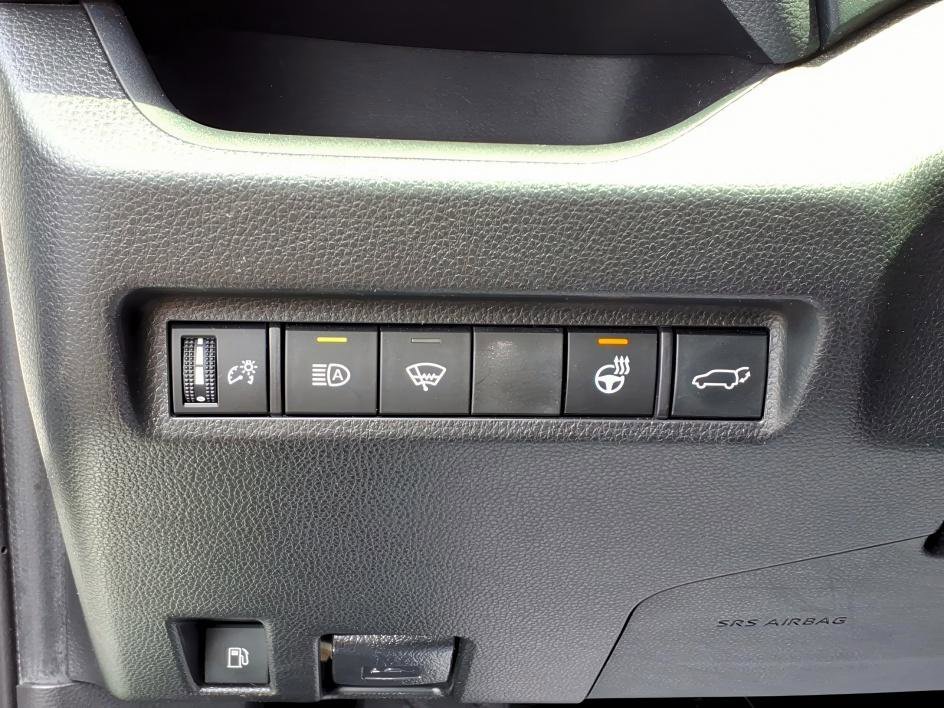 Used 2021 Blizzard Pearl/Midnight Black Metallic Toyota Hybrid XSE image 25