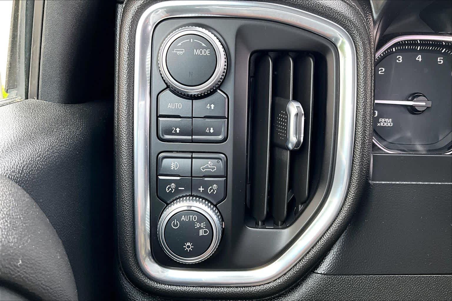 Used 2020 Onyx Black GMC SLE image 34
