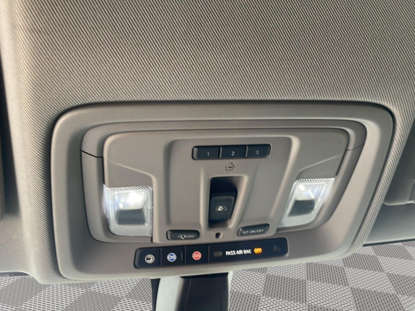 Used 2019 Summit White Chevrolet LT image 15