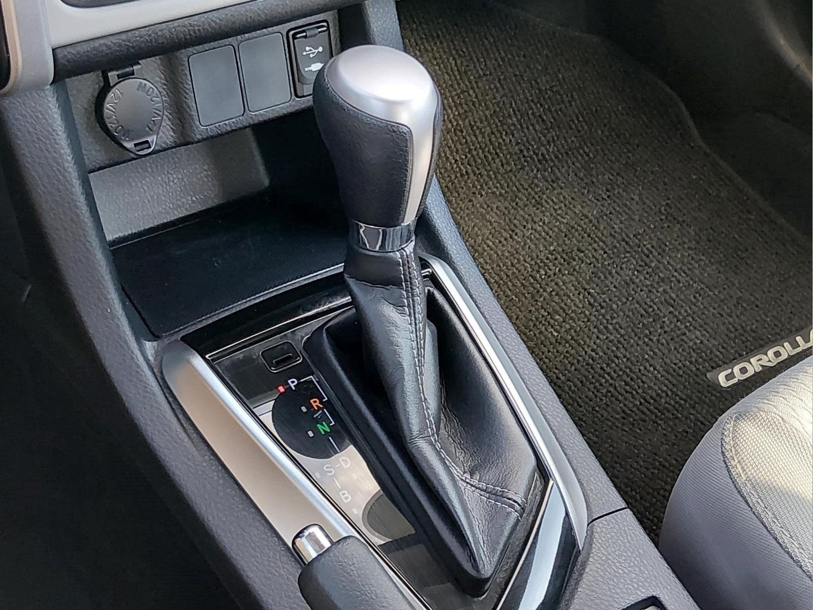Used 2018 Galactic Aqua Mica Toyota LE image 26