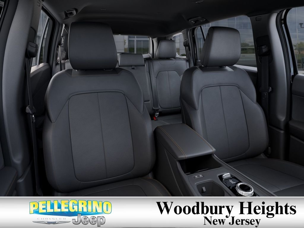 New 2026 Diamond Black Crystal Pearl-Coat Exterior Paint Jeep Limited image 16