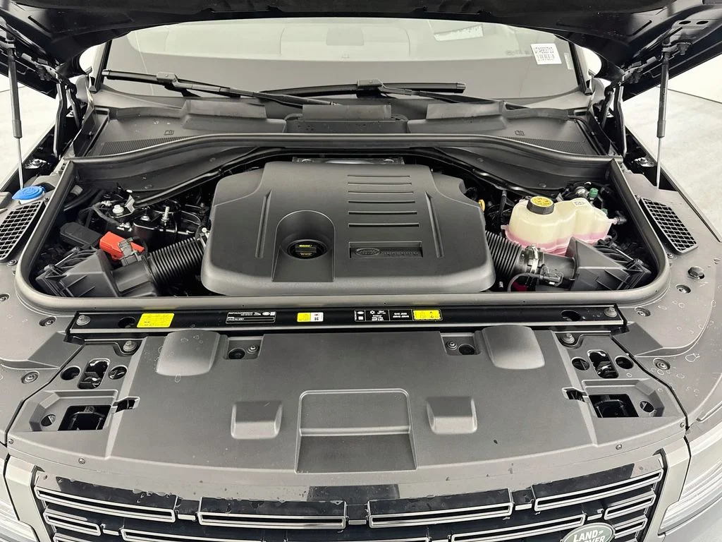 New 2026 Carpathian Grey Land Rover Dynamic SE image 32