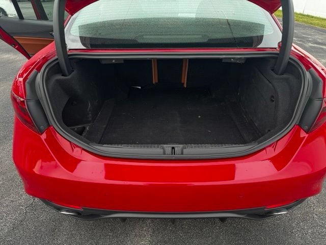 Used 2018  Alfa Romeo  image 23