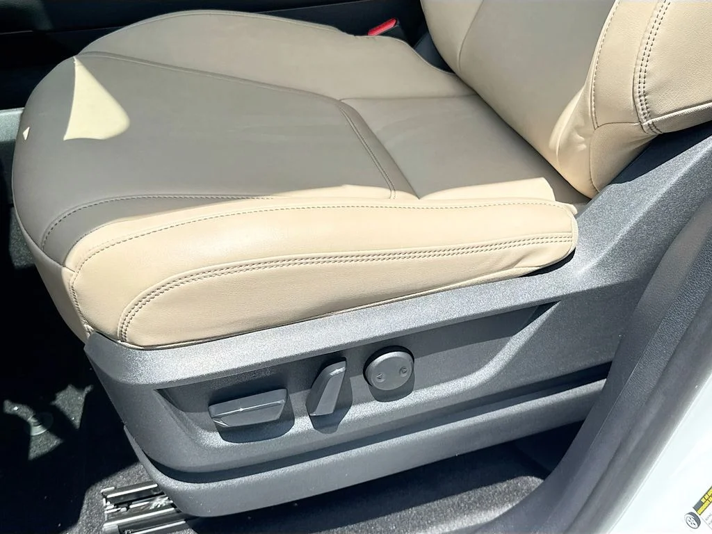 New 2026 RADIANT WHITE INFINITI Pure 2WD image 20