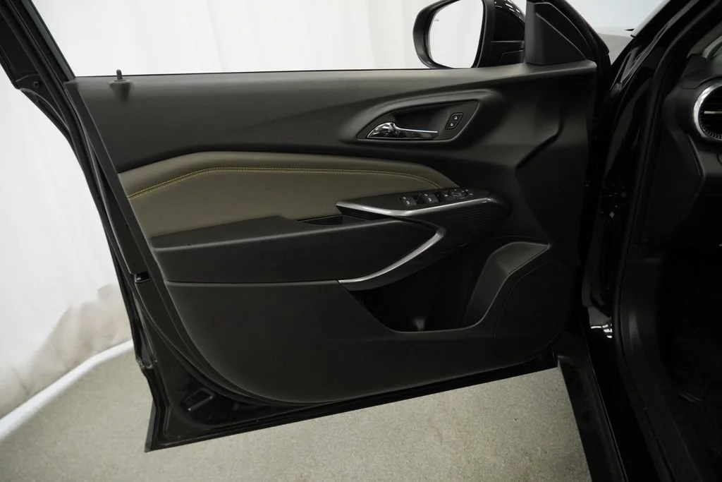New 2026 Mosaic Black Metallic Chevrolet ACTIV image 21