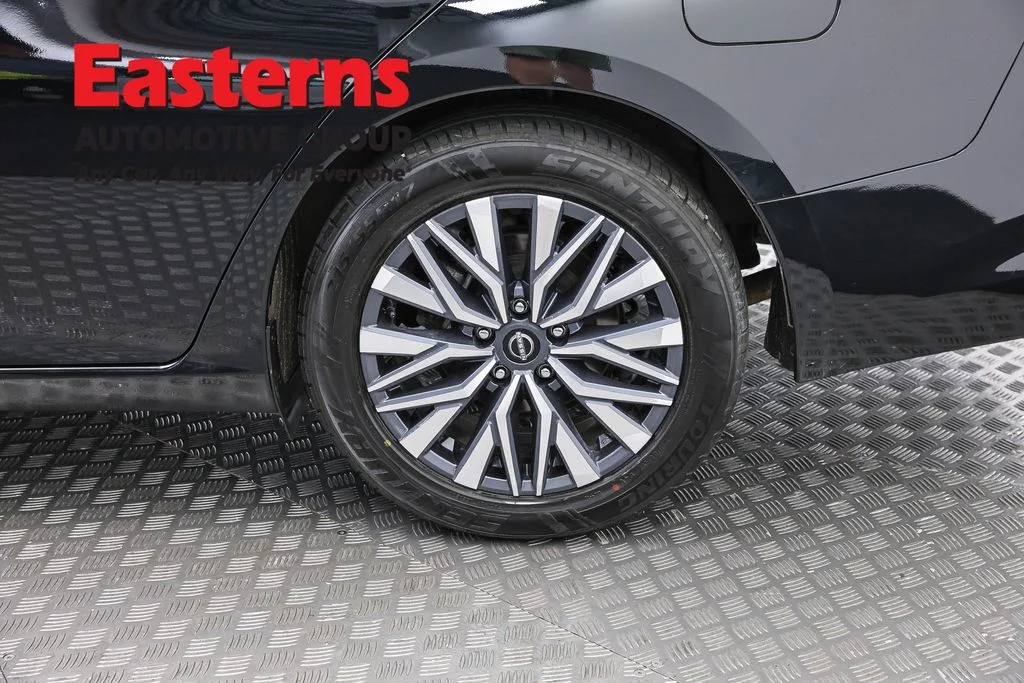 Used 2025 Black Nissan 2.5 SV image 31