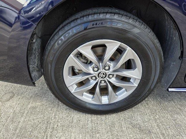 Used 2023 Blueprint Toyota XLE 8-Passenger image 28