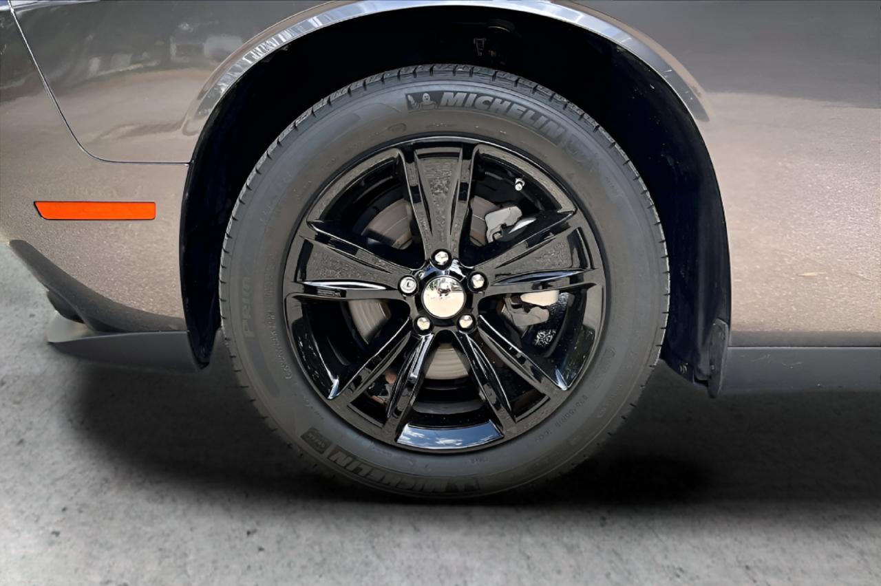 Used 2023 Gray Dodge SXT image 31