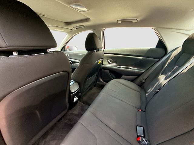 Used 2025 Red Hyundai SEL Convenience image 23