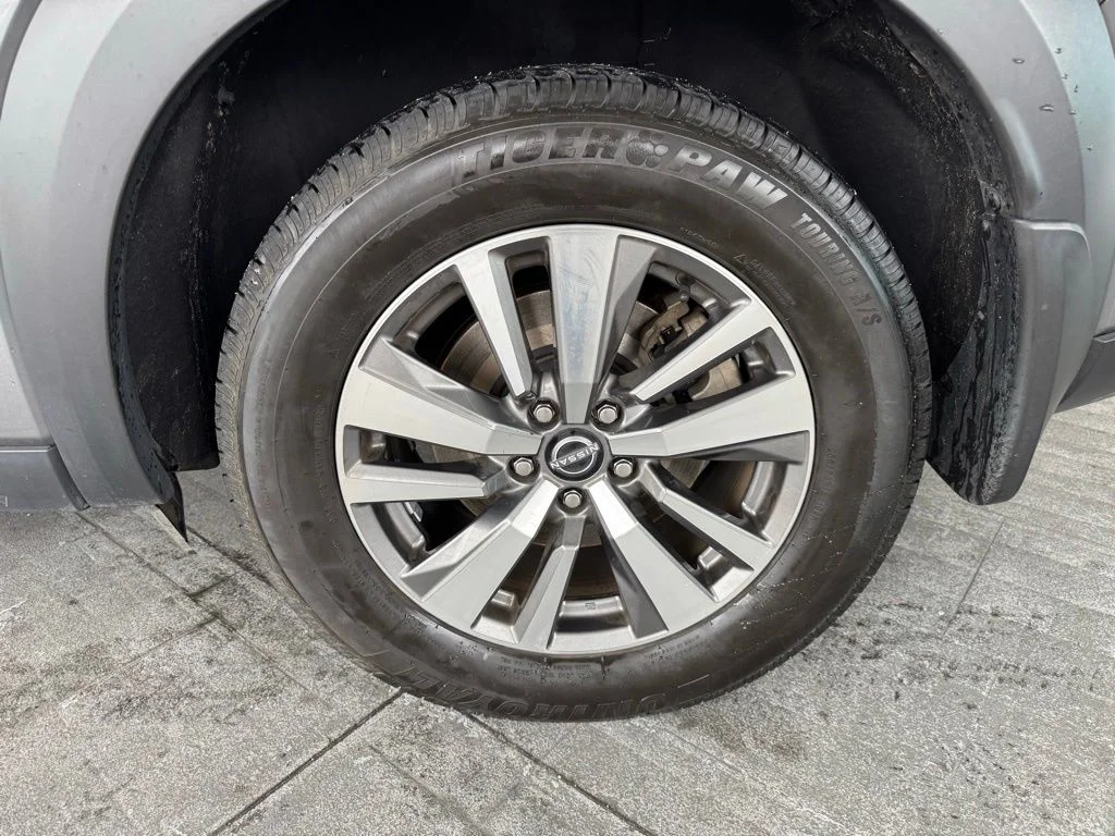 Used 2022 Gray Nissan SL image 4