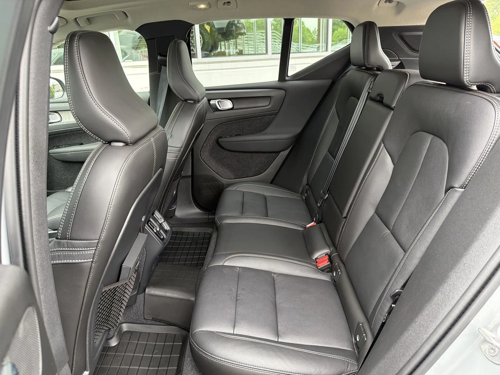 Used 2024 Vapor Grey Metallic Volvo Ultimate Bright Theme image 41