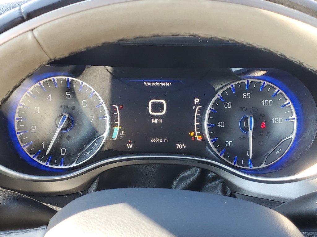 Used 2018 Billet Silver Metallic Chrysler Limited image 18