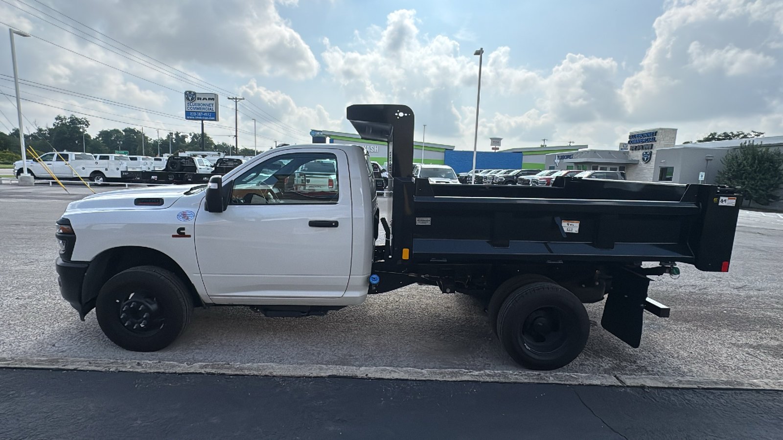 New 2026 Bright White Clear-Coat Exterior Paint RAM Tradesman image 8