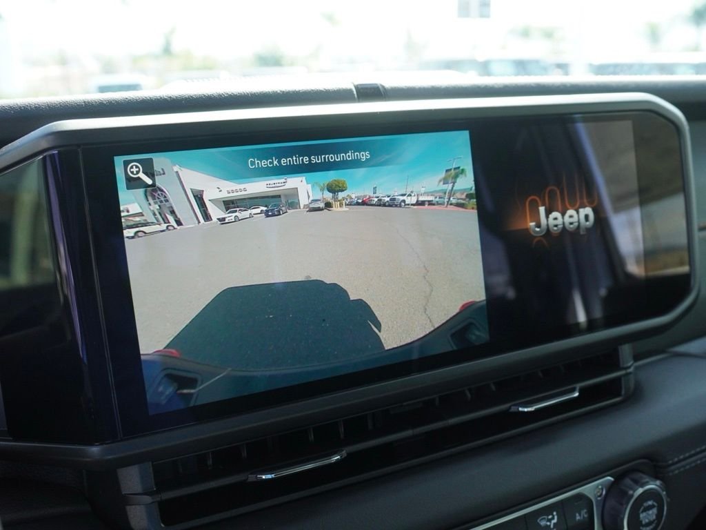 New 2026 Bright White Clear-Coat Exterior Paint Jeep Mojave image 11