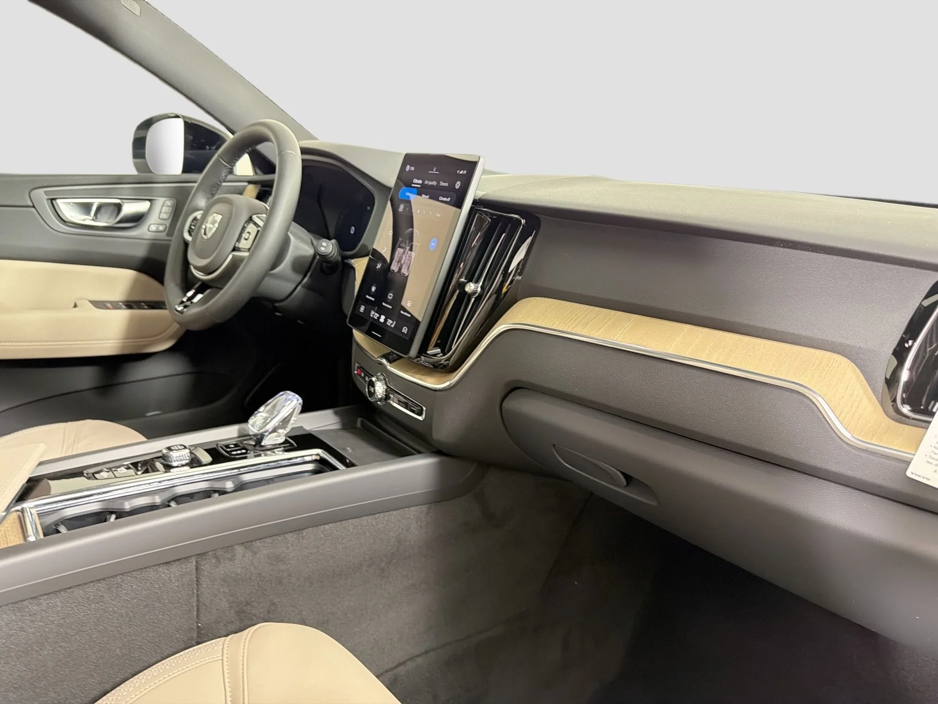 New 2026 Bright Dusk Volvo Plus image 29
