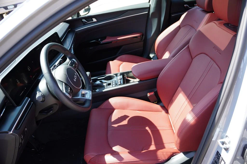 Used 2026 Wolf Gray Kia GT-Line image 4