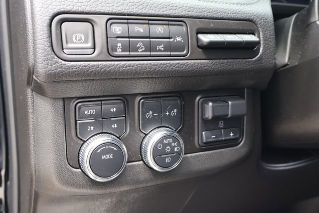 Used 2024 Onyx Black GMC Denali image 25