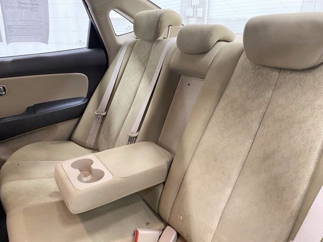 Used 2010 White Hyundai GLS image 29