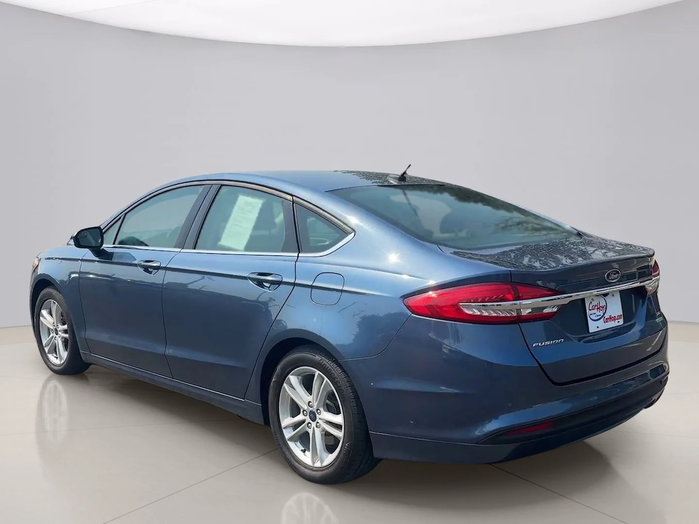 Used 2018 Blue Ford SE image 3