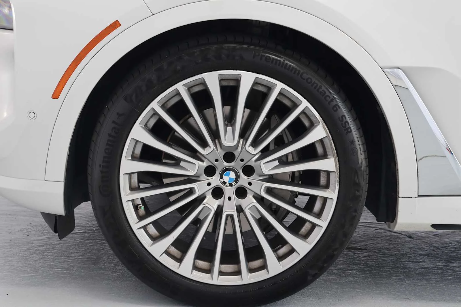 Certified Used 2025 Mineral White Metallic BMW xDrive40i image 11