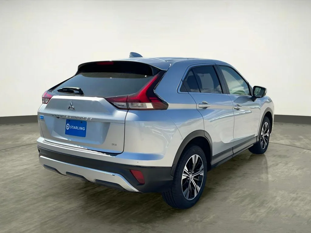Used 2022  Mitsubishi SE image 9