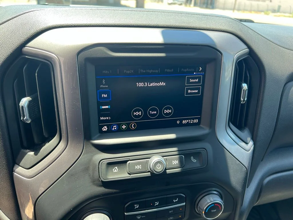 Used 2022 Silver Ice Metallic Chevrolet Custom image 13