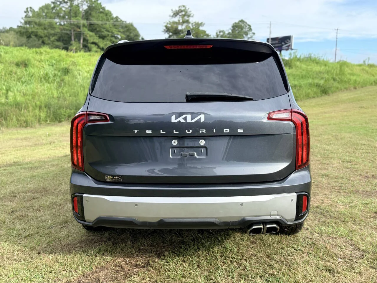 Used 2023 Gray Kia S 4dr SUV image 4