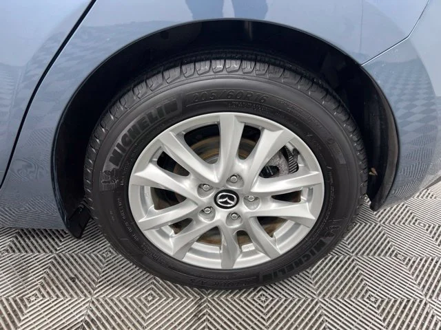 Used 2016 Blue Mazda i Grand Touring image 10