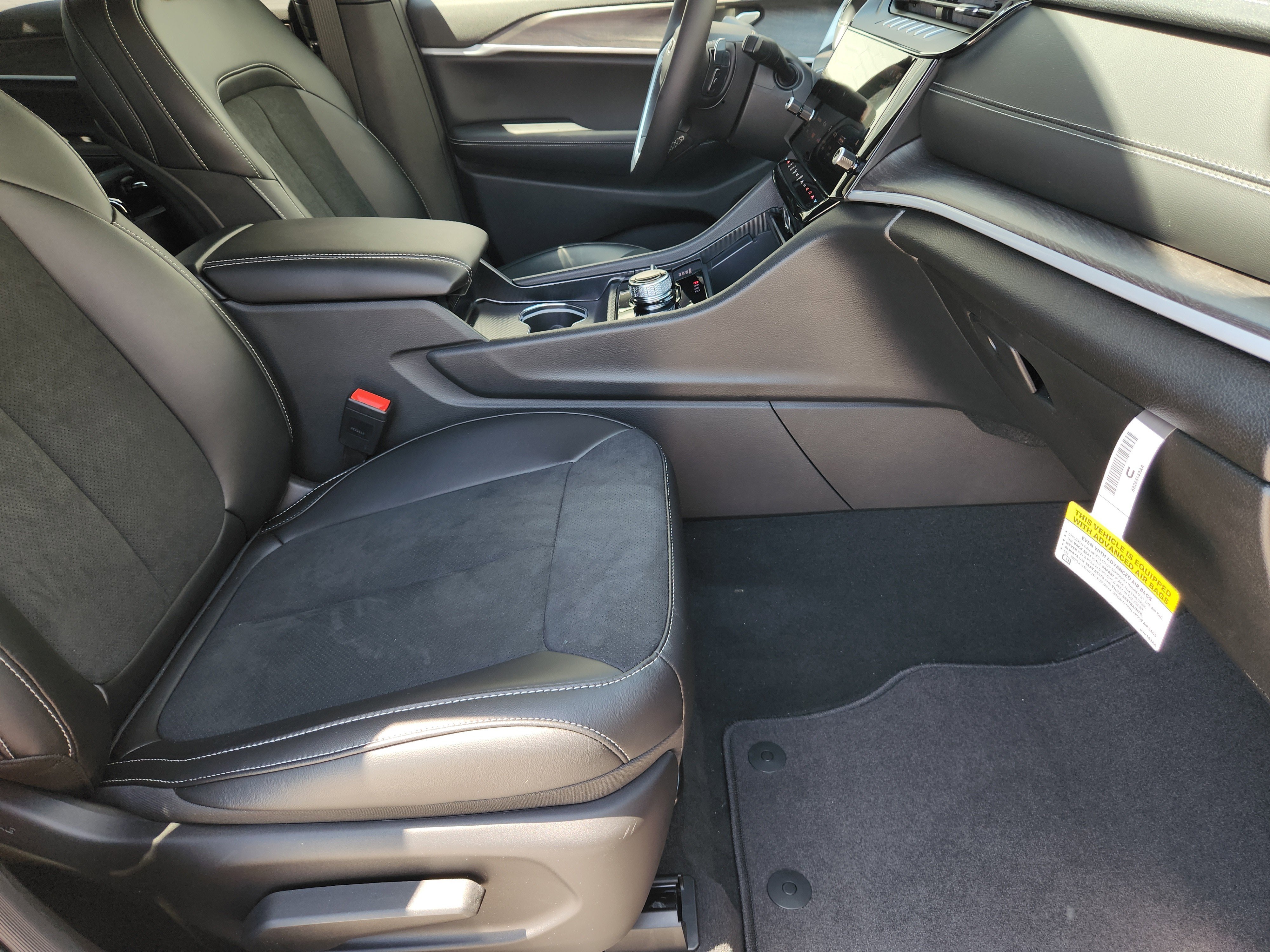New 2026 Baltic Gray Metallic Clear-Coat Exterior Paint Jeep Laredo Altitude image 11