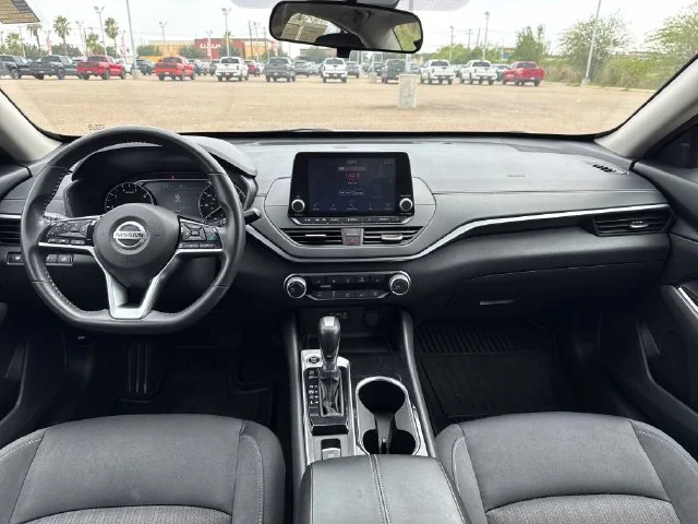 Used 2022 Silver Nissan 2.5 SV image 13