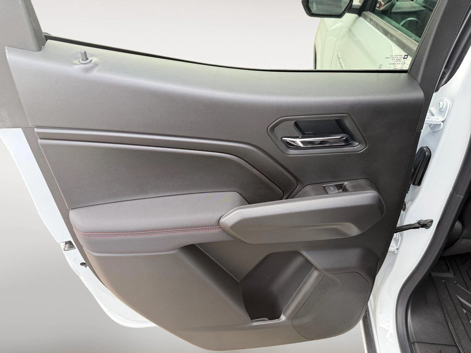 Used 2026 Summit White Chevrolet Z71 image 18