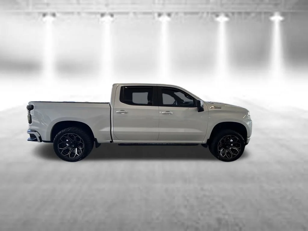 Used 2021 White Chevrolet RST image 3