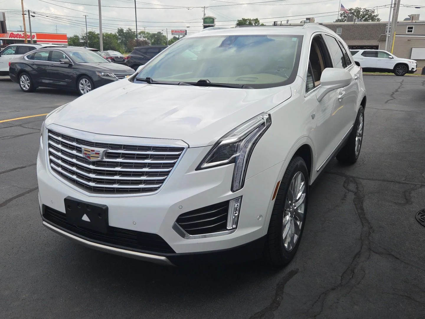 Used 2019 CRYSTAL WHITE TRICOAT Cadillac Platinum AWD image 9