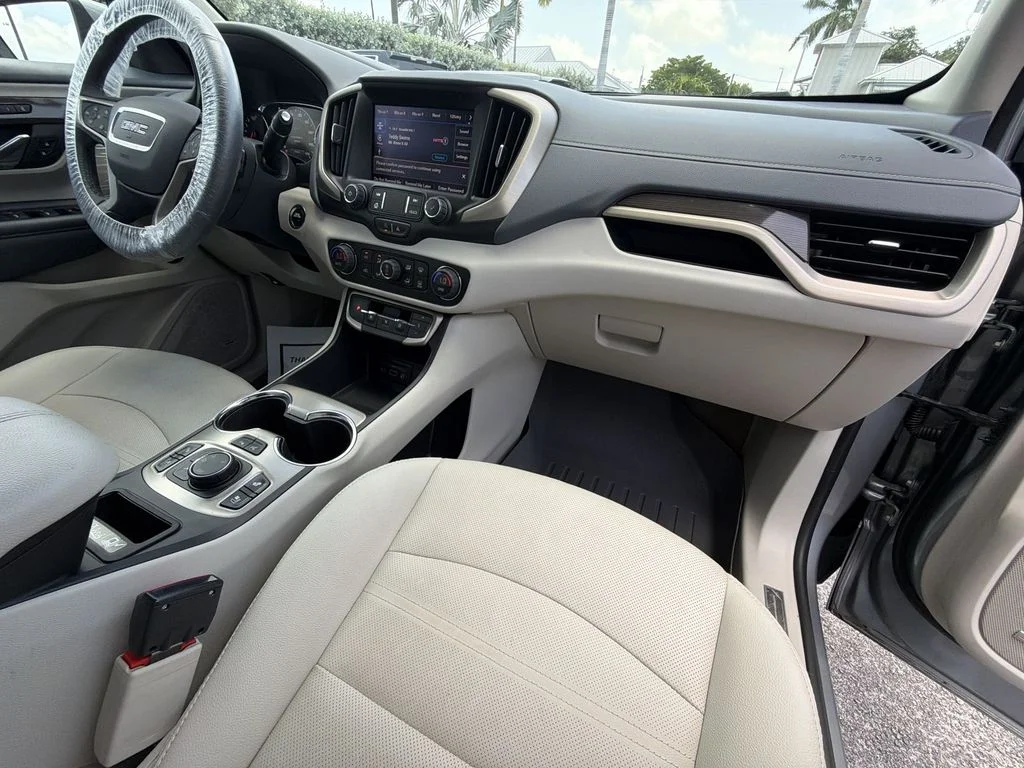 Used 2023 Silver GMC Denali image 36