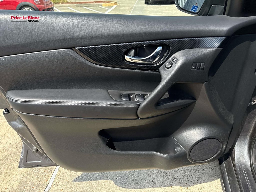 Used 2019 Gun Metallic Nissan SL image 18