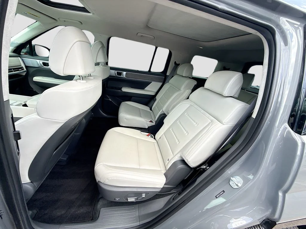 Used 2025 Gray Hyundai Calligraphy image 27