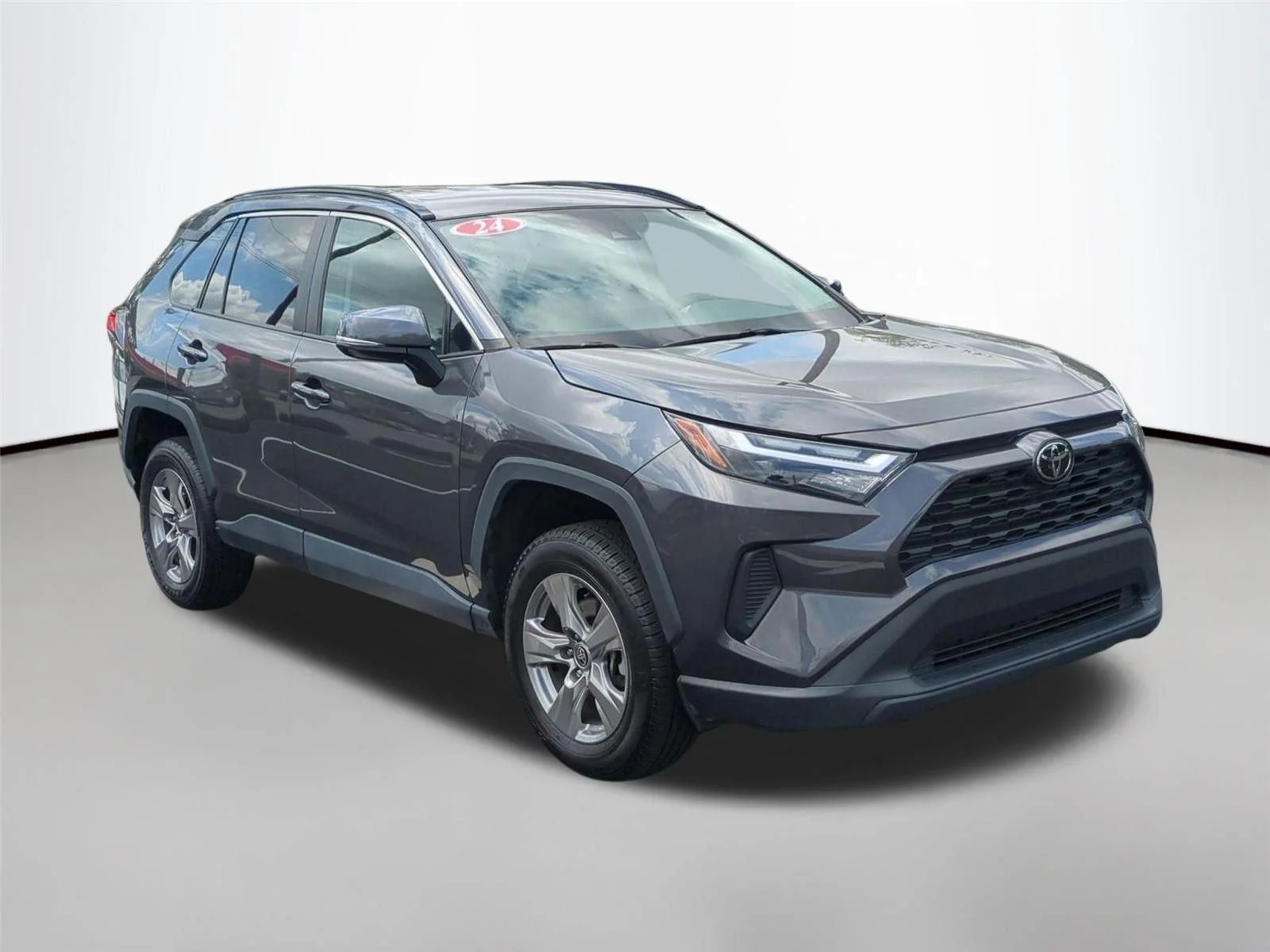 2024 Toyota RAV4 XLE - Photo 11