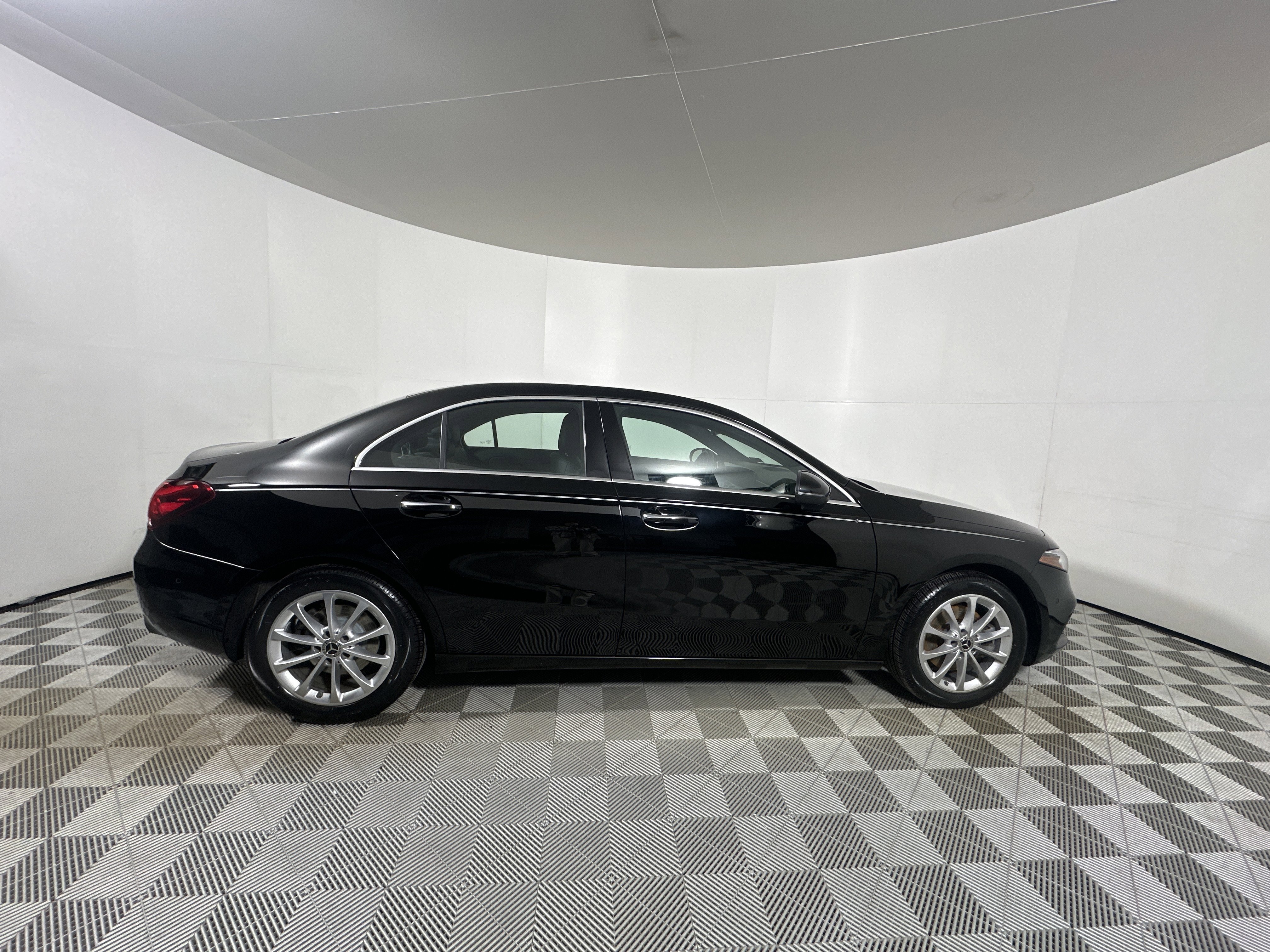 Used 2019 Black Mercedes-Benz A 220 image 8