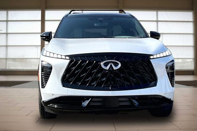 New 2027 2T RAD WHT INFINITI AUTOGRAPH image 3