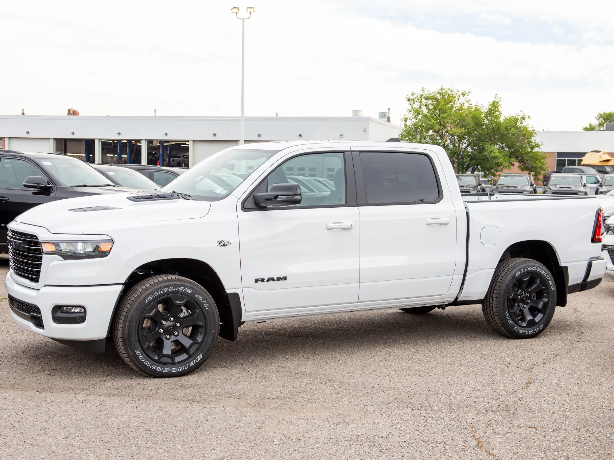 New 2026 White RAM Sport* Crew Cab 4x4, Panoramic Sunroof, 3.92 Rear Axle, Heated Seats/Wheel image 2