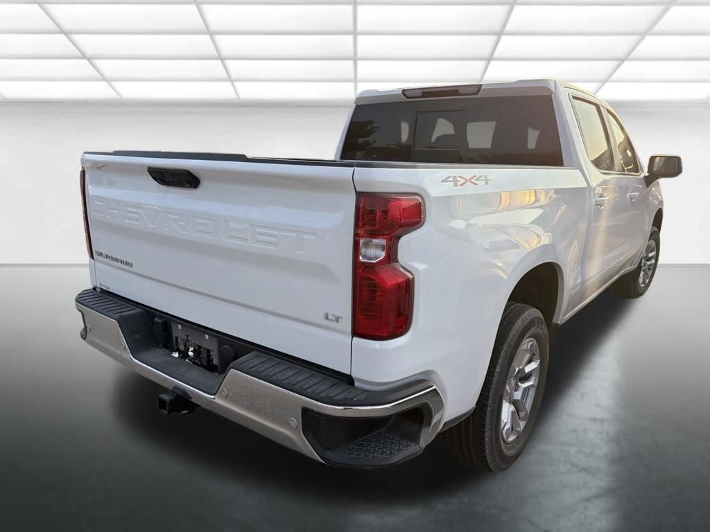 Used 2025 Summit White Chevrolet LT image 2