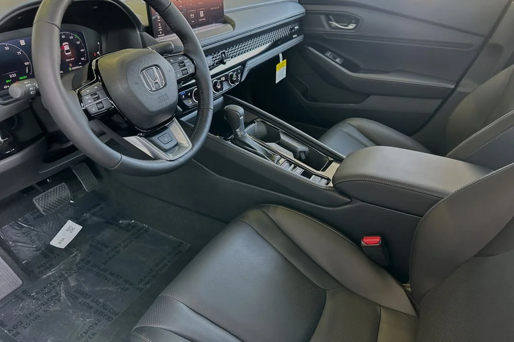 Used 2025  Honda Touring image 9