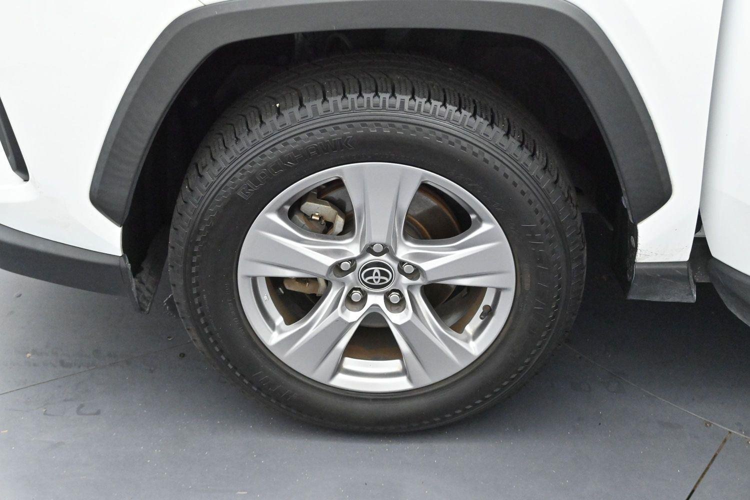 Used 2022 White Toyota XLE image 31
