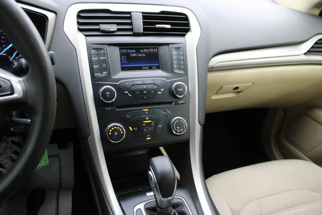 Used 2014 Red Ford SE image 11