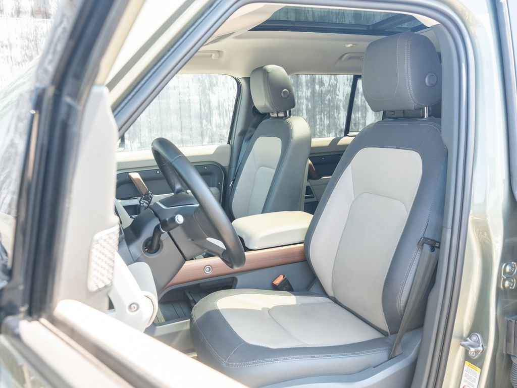 Used 2024 Green Land Rover X-Dynamic SE image 19