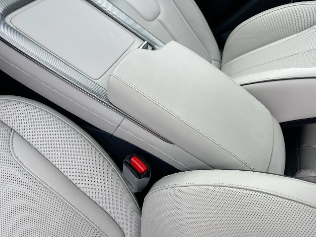 Used 2025 White Hyundai Calligraphy image 32