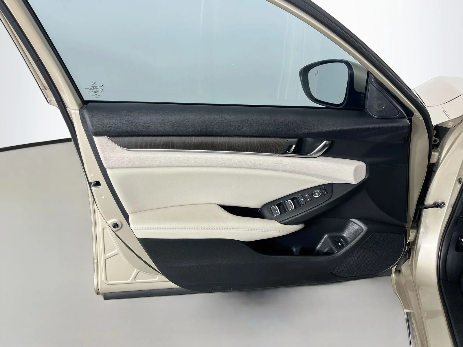 Used 2019 Beige Honda EX image 28