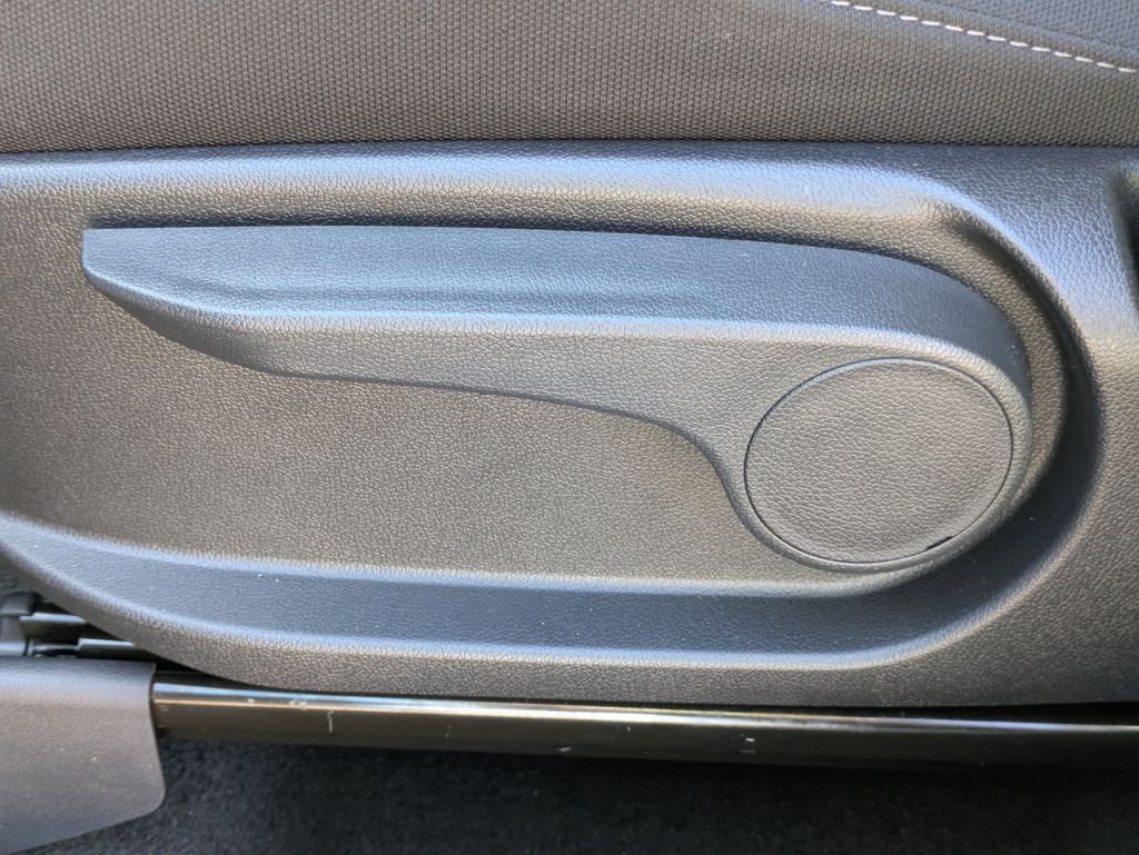 New 2026 Ivory Silver Kia LX image 21