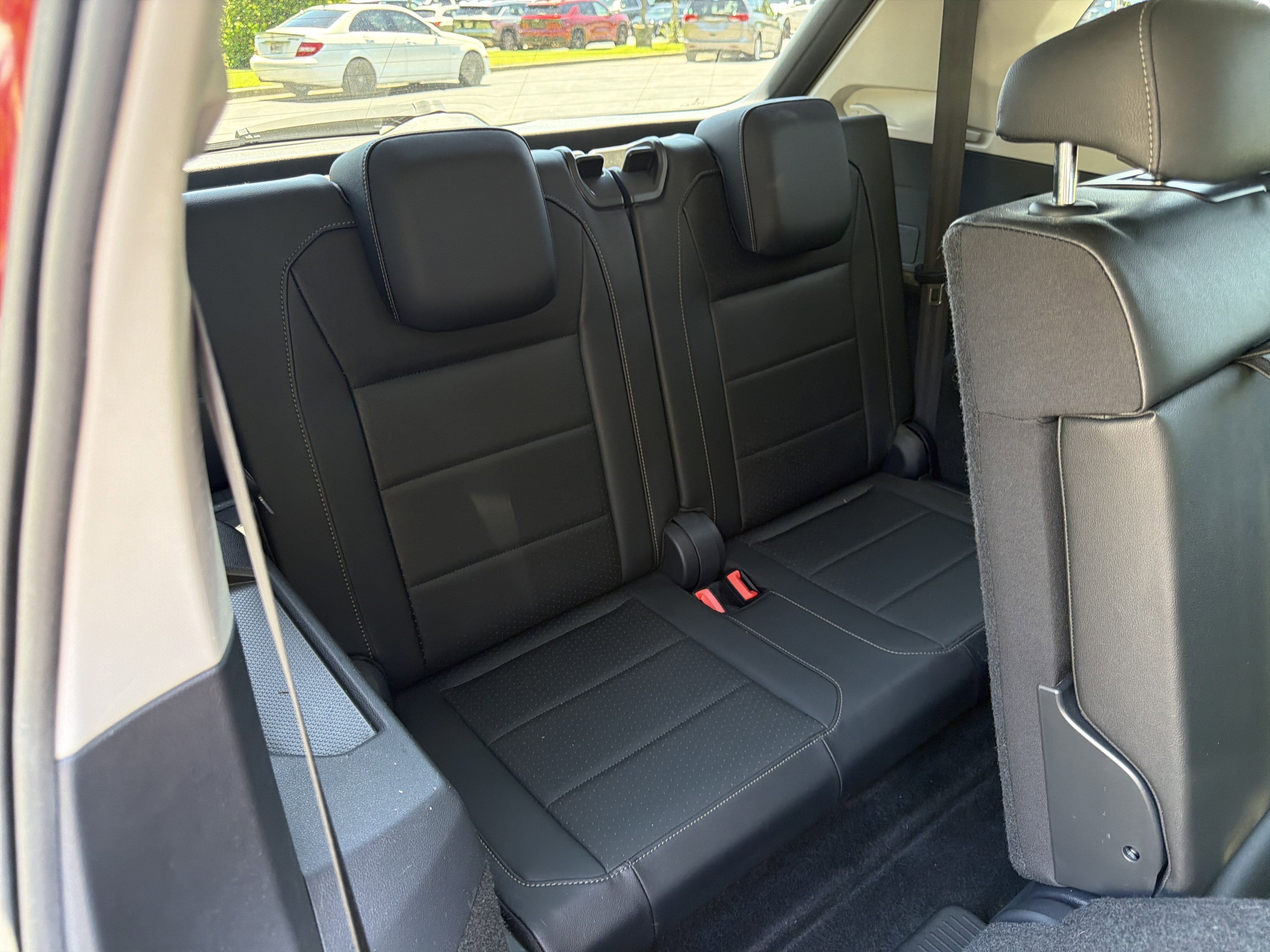 Used 2019  Volkswagen SE image 16