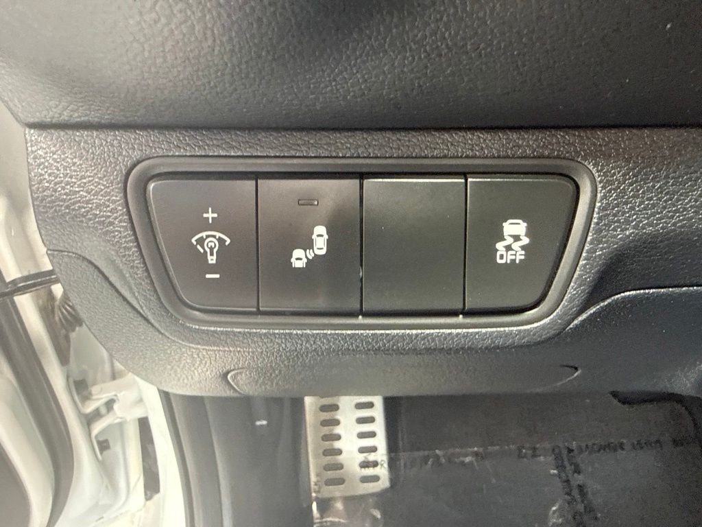 Used 2022 White Kia GT image 16